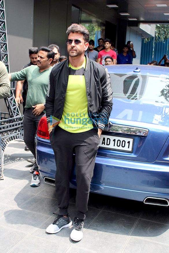 photos hrithik roshan spotted attending an event in juhu 5