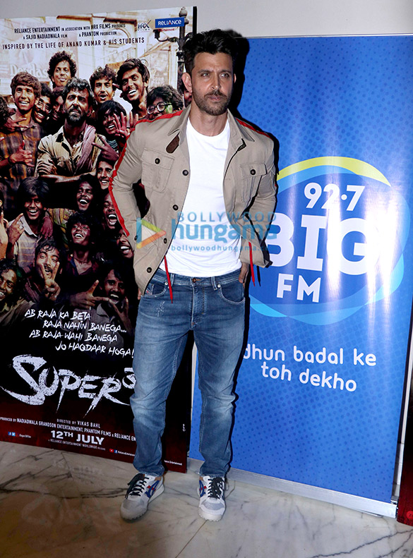photos hrithik roshan spotted promoting super 30 6