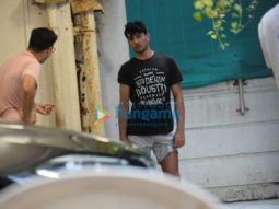Photos: Ibrahim Ali Khan snapped playing cricket at home