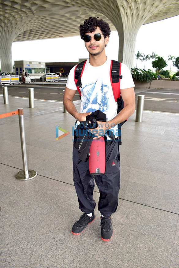 photos ishaan khatter and tabu snapped at the airport 3