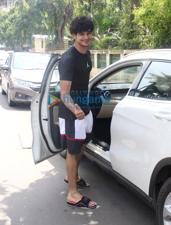 photos ishaan khatter spotted at the nutcracker restaurant in bandra 3