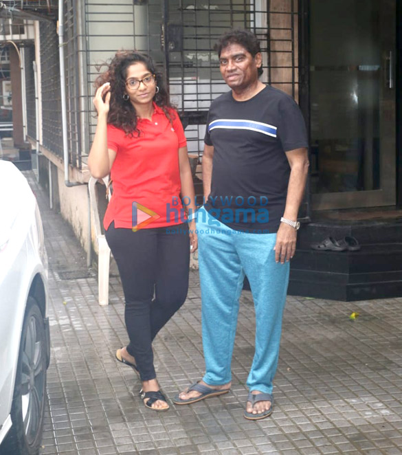 Photos Johny Lever snapped with his daughter at a clinic in Bandra (2) |  Jamie Lever, Johny Lever Images - Bollywood Hungama