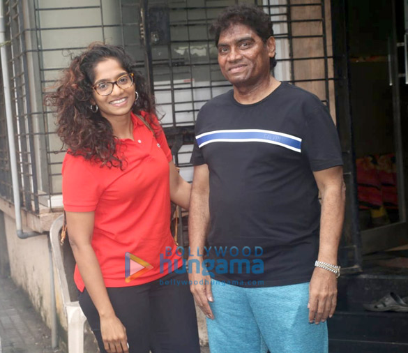 photos johny lever snapped with his daughter at a clinic in bandra 3