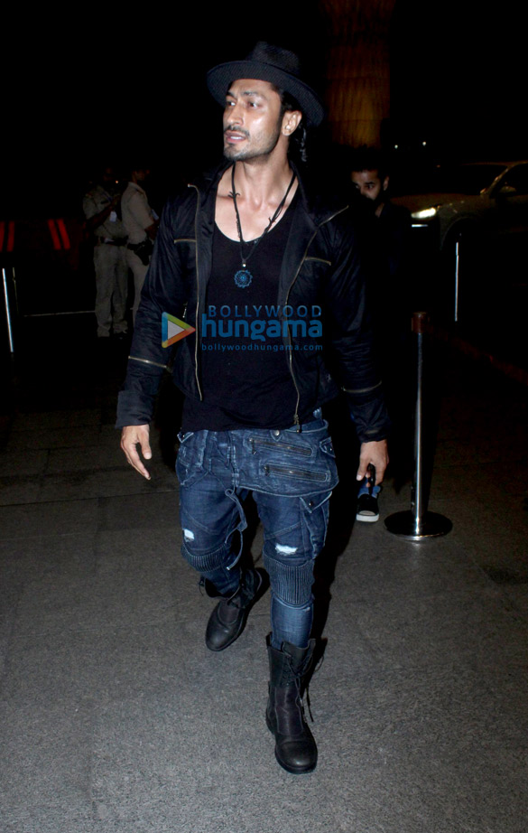 photos kapil sharma and vidyut jammwal snapped at the airport 4