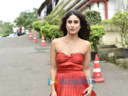 Photos: Kareena Kapoor Khan snapped on sets of Dance India Dance
