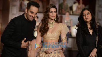 Photos: Kriti Sanon turns showstopper for Shyamal and Bhumika at India Couture Week 2019
