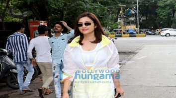 Photos: Parineeti Chopra spotted at Kromakay salon in Juhu