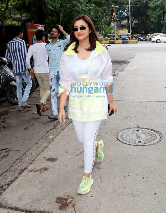 Photos: Parineeti Chopra spotted at Kromakay salon in Juhu Photos: Parineeti Chopra spotted at Kromakay salon in Juhu