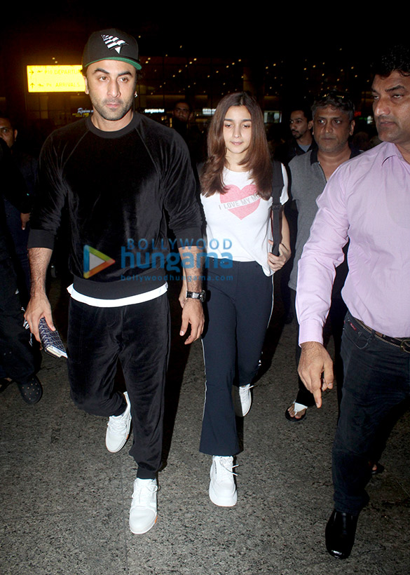Photos: Ranbir Kapoor, Alia Bhatt, Nora Fatehi and Sophie Choudry snapped at the airport last night Photos: Ranbir Kapoor, Alia Bhatt, Nora Fatehi and Sophie Choudry snapped at the airport last night