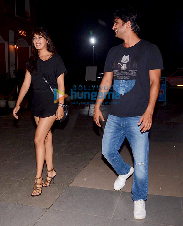 photos rhea chakraborty and sushant singh rajput snapped at dirty buns at kamala mills 3