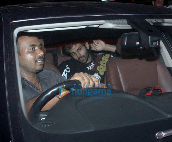 photos sara ali khan kartik aaryan anil kapoor and others snapped at the airport 2