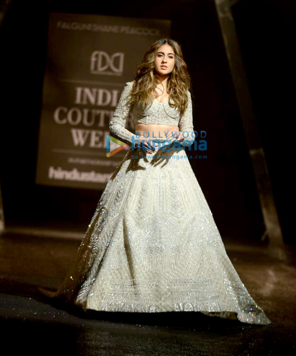 photos sara ali khan walks the ramp for shane falguni at india couture week 2019 5
