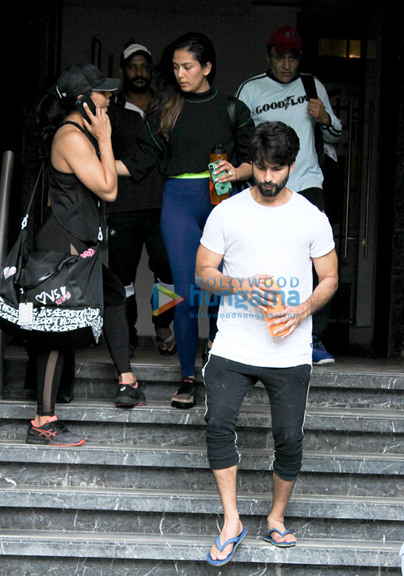 photos shahid kapoor and mira rajput snapped at the gym in juhu 1