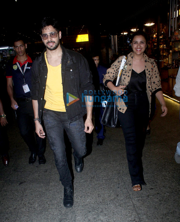 photos sidharth malhotra and parineeti chopra snapped at the airport 1
