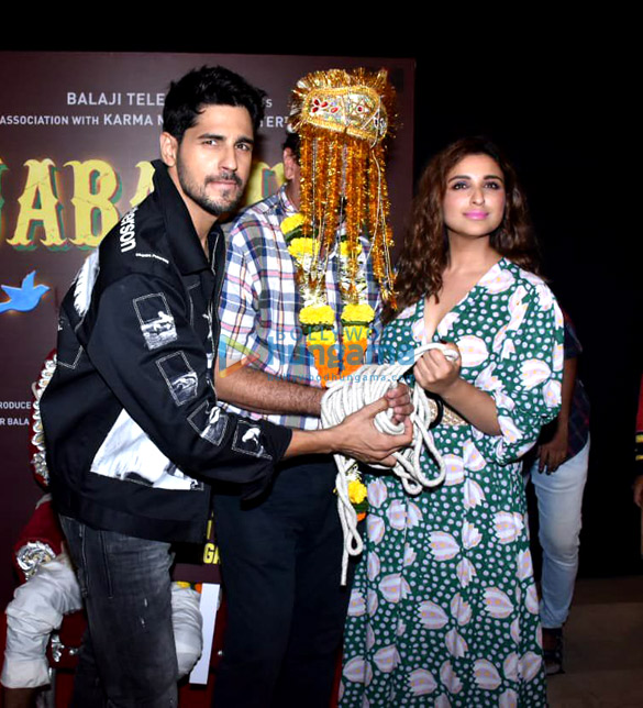 Photos: Sidharth Malhotra and Parineeti Chopra snapped at the trailer launch of Jabariya Jodi Photos: Sidharth Malhotra and Parineeti Chopra snapped at the trailer launch of Jabariya Jodi