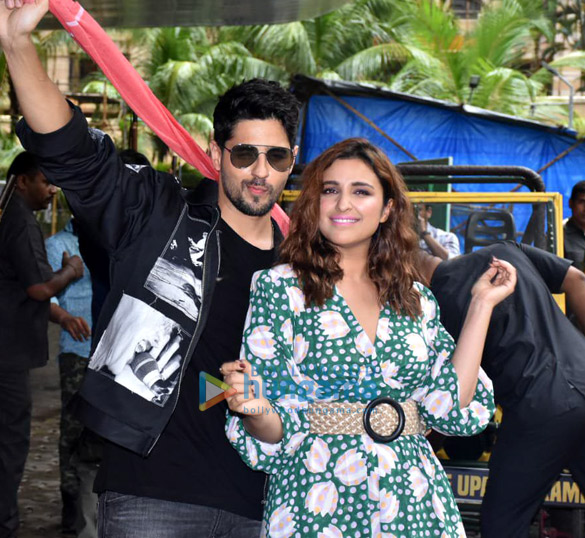 photos sidharth malhotra and parineeti chopra snapped at the trailer launch of jabariya jodi 5