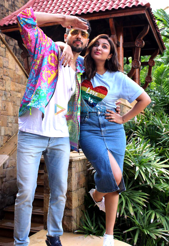 photos sidharth malhotra and parineeti chopra snapped promoting their film jabariya jodi in juhu 3