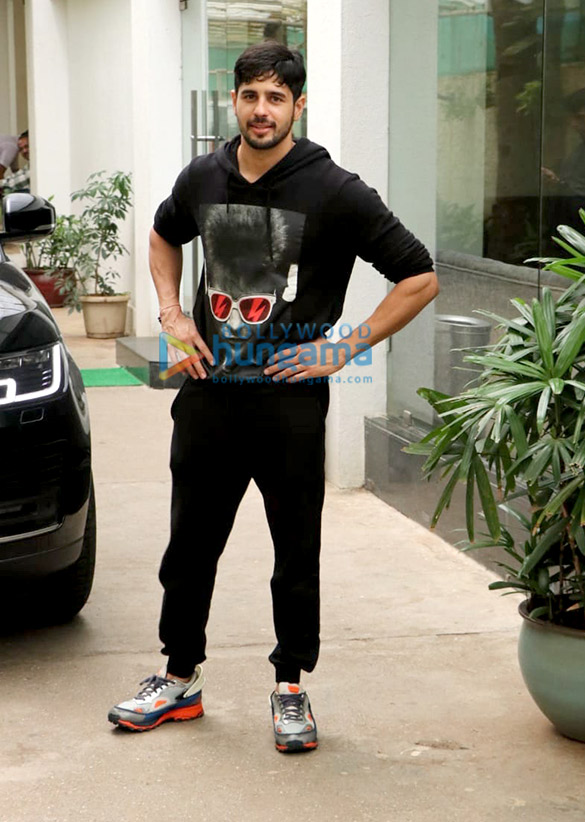 photos sidharth malhotra spotted at sunny super sound in juhu 2