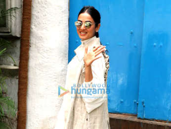 Photos: Sonal Chauhan spotted at Olive Bar n Kitchen in Bandra