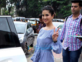Photos Sunny Leone spotted with her kids in Juhu (4)