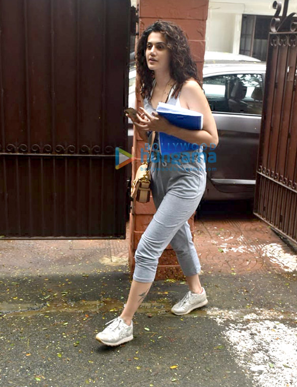 photos taapsee pannu snapped in juhu 2