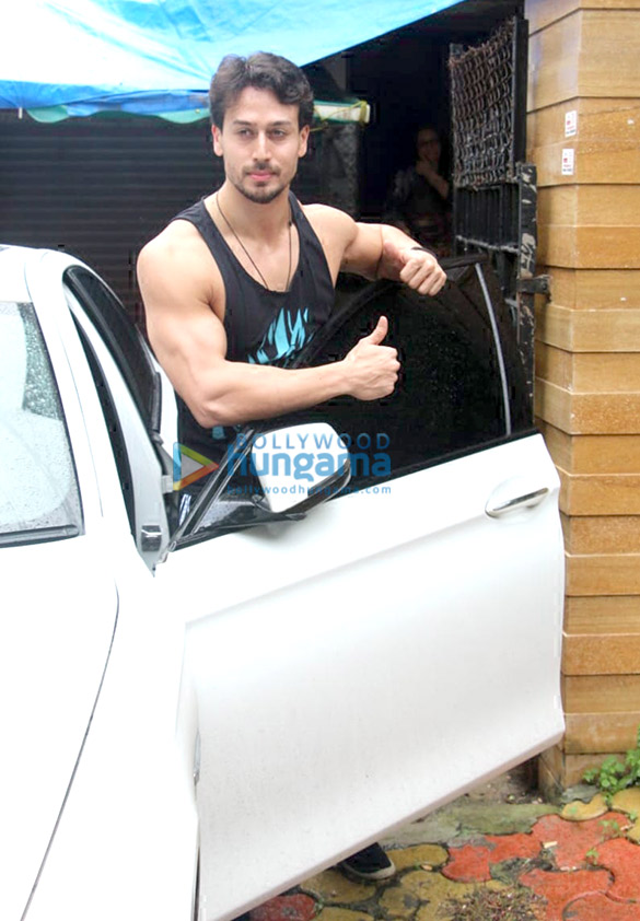 photos tiger shroff snapped outside the gym 5