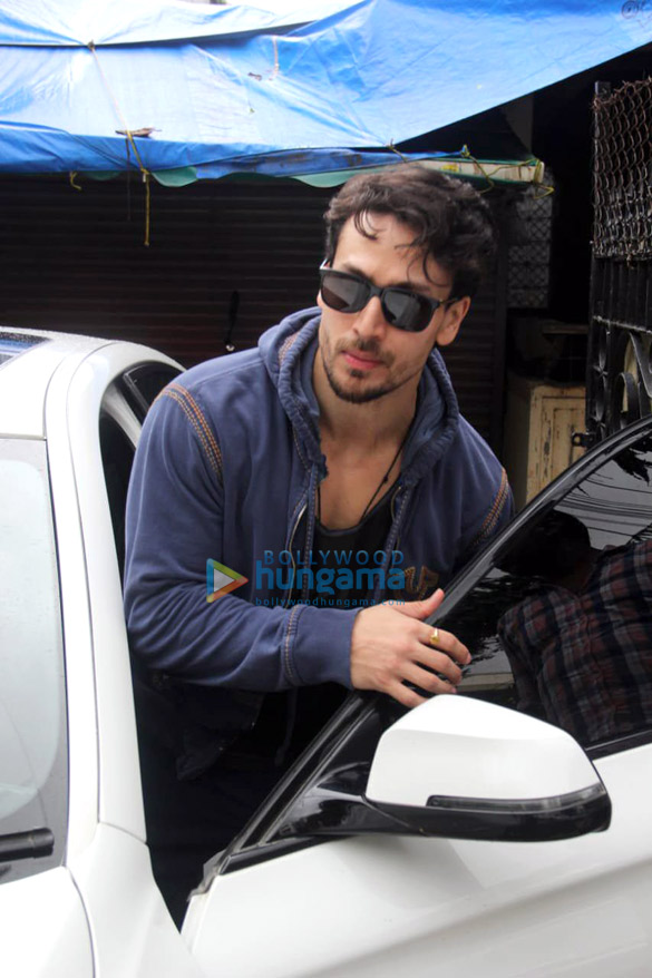 photos tiger shroff spotted at the gym in khar 3