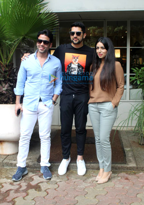 photos tusshar kapoor aftab shivdasani and nin dusanj spotted at sequel in bandra 1