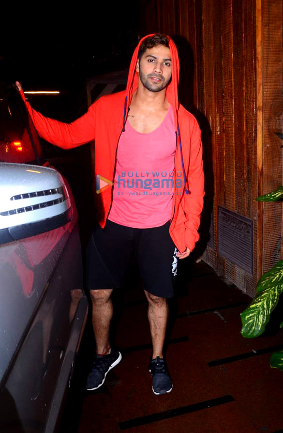 photos varun dhawan snapped at the gym in juhu 3
