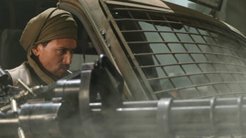 Tiger Shroff wields the world’s most powerful machine gun in War!