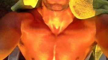 HOTNESS ALERT! Ranveer Singh takes the internet by storm as he soaks in the sun