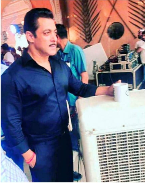LEAKED PHOTOS & VIDEOS: Dabangg 3 stars Salman Khan and Sonakshi Sinha shoot in Rajasthan despite heavy rains