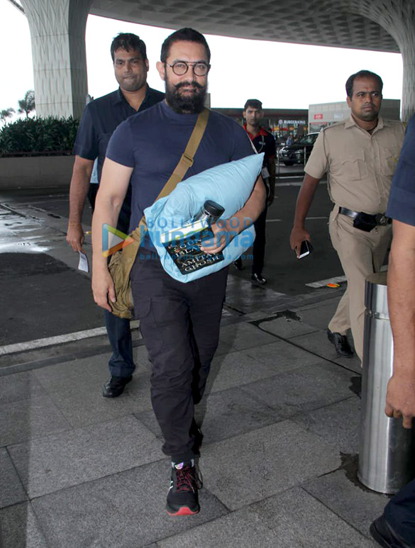 Photos: Aamir Khan, Parineeti Chopra and others snapped at the airport Photos: Aamir Khan, Parineeti Chopra and others snapped at the airport