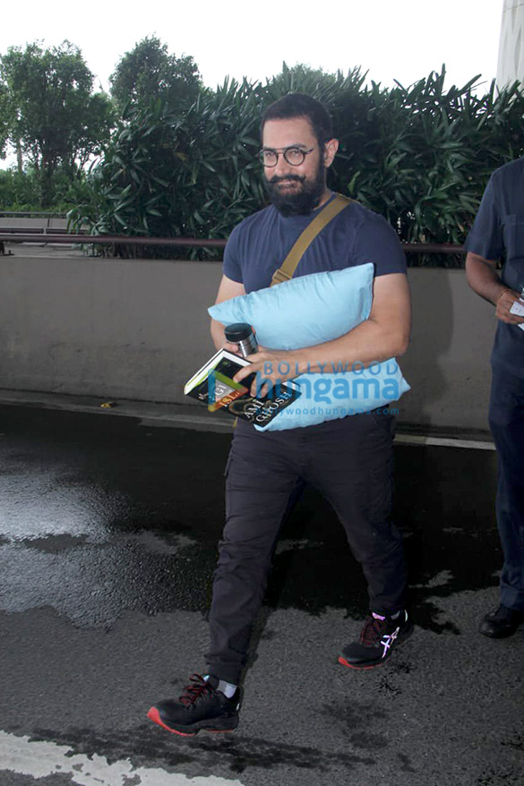 photos aamir khan and parineeti chopra snapped at the airport 5