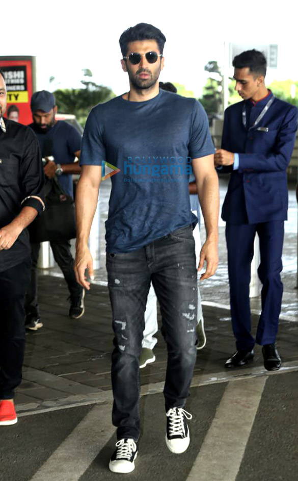 Photos: Aditya Roy Kapur, Daisy Shah and others snapped at the airport