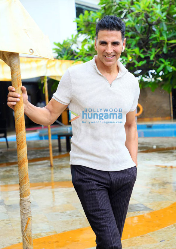 photos akshay kumar taapse pannu and vidya balan snapped promoting their film mission mangal at sun n sand in juhu 9