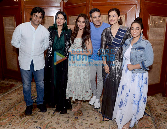 photos akshay kumar taapsee pannu and others snapped promoting their film mission mangal 2