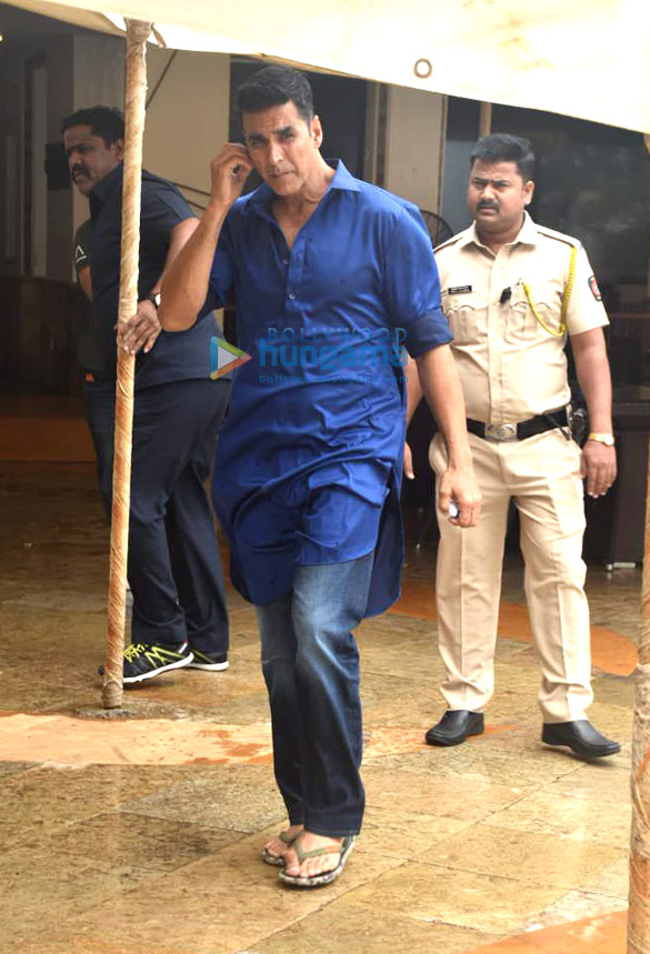 photos akshay kumar snapped during mission mangal interviews 5