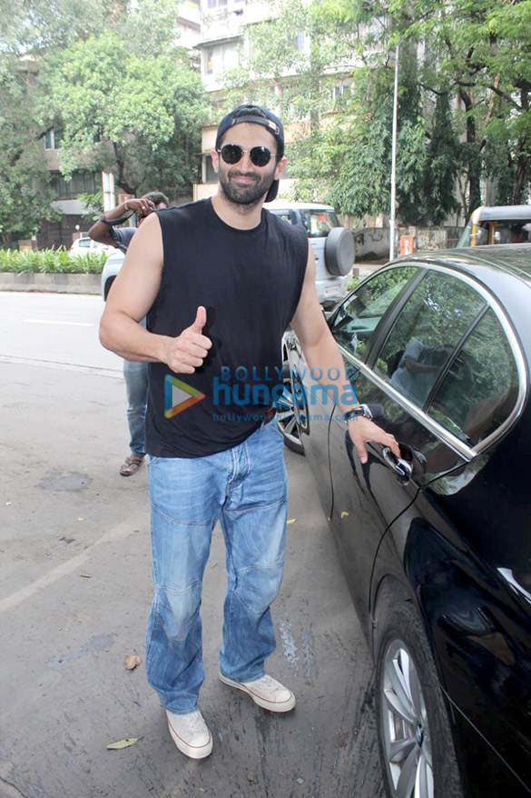 photos alia bhatt and aditya roy kapur snapped at vishesh films office 4 2
