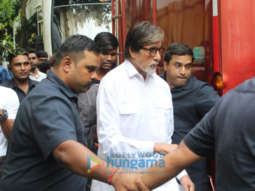 Photos: Amitabh Bachchan spotted on location of a shoot in Bandra