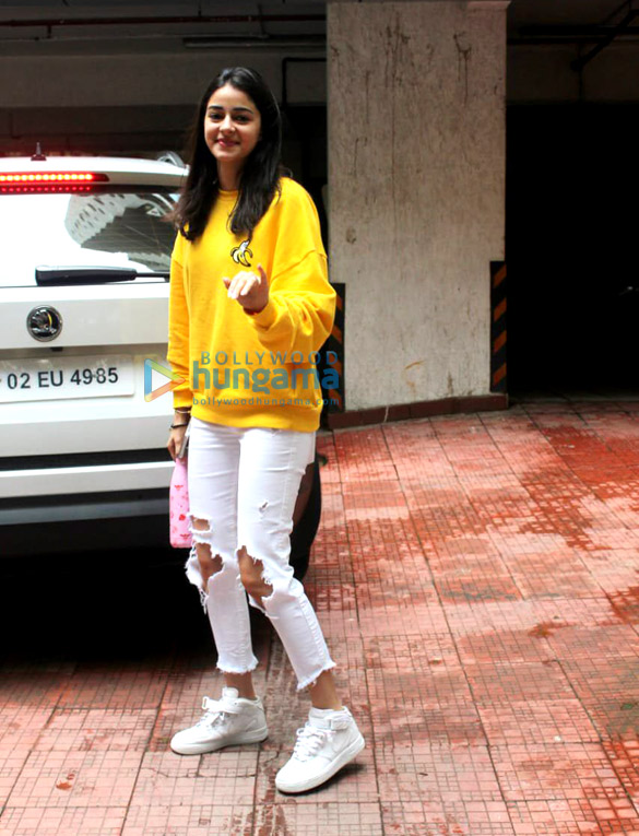 photos ananya panday spotted in bandra 2