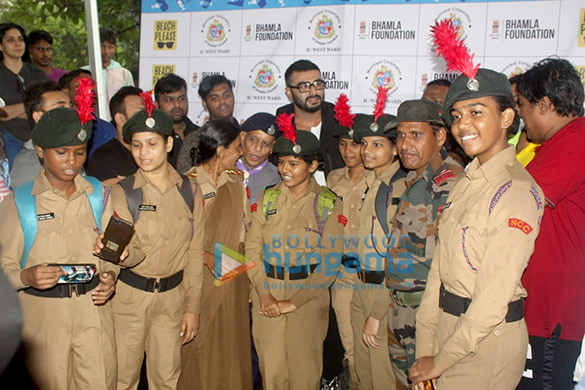 Photos: Arjun Kapoor snapped attending the Bhamla Foundation Beach Cleaning drive in Bandra