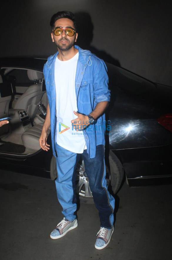 photos ayushmann khurrana and ananya panday snapped at the airport 4