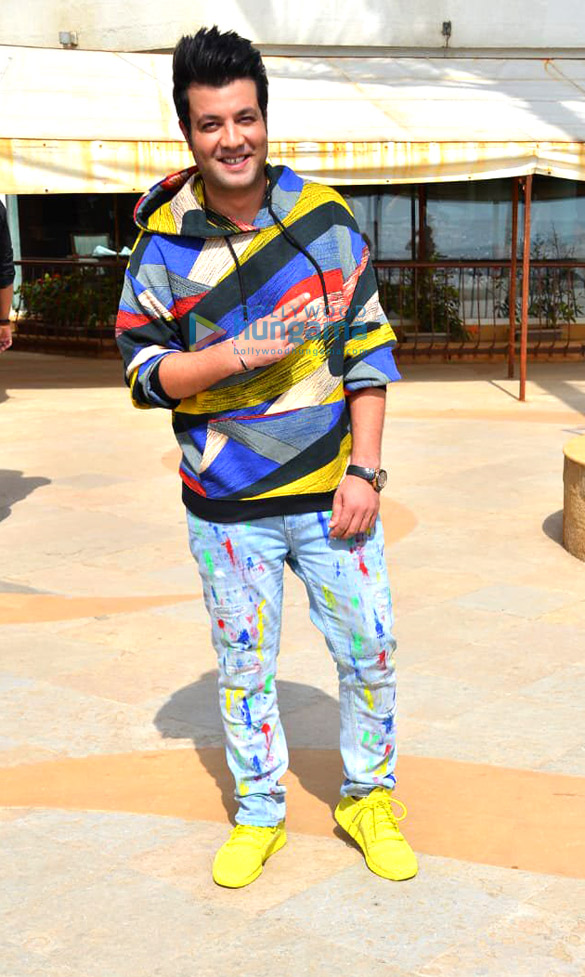 photos cast of chhichhore snapped at sun n sand for promotions 6