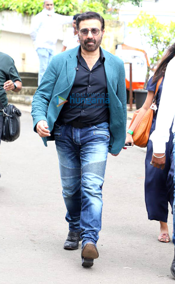 photos cast of pal pal dil ke paas snapped promoting the film on sets of dance india dance 4