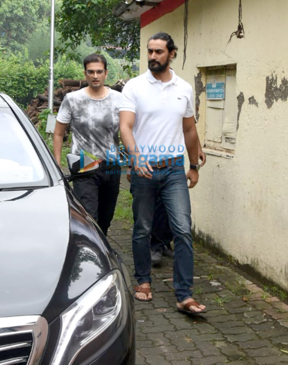 photos celebs attend hrithik roshans grandfather j om prakashs funeral4 3