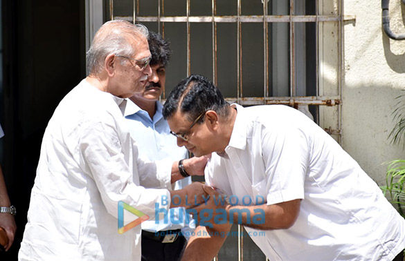 photos celebs attends khayyam sahabs funeral 5