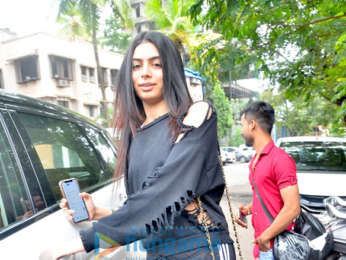 Photos: Esha Gupta and Khushi Kapoor spotted at Kromakay salon in Juhu