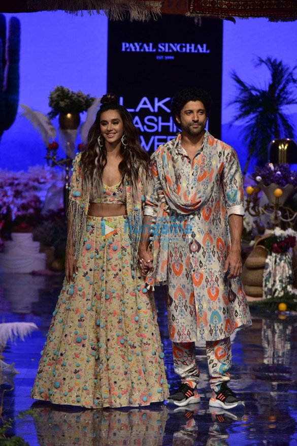 photos farhan akhtar and shibani dandekar walk the ramp as the show stopper at lakme fashion week 2019 1
