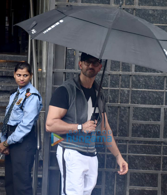 Photos: Hrithik Roshan snapped at I Think Fitness in Juhu Photos: Hrithik Roshan snapped at I Think Fitness in Juhu
